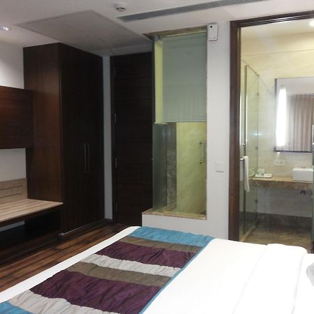 La Sagrita Otel Yeni Delhi Oda fotoğraf