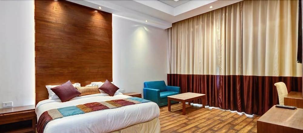 La Sagrita Otel Yeni Delhi Dış mekan fotoğraf