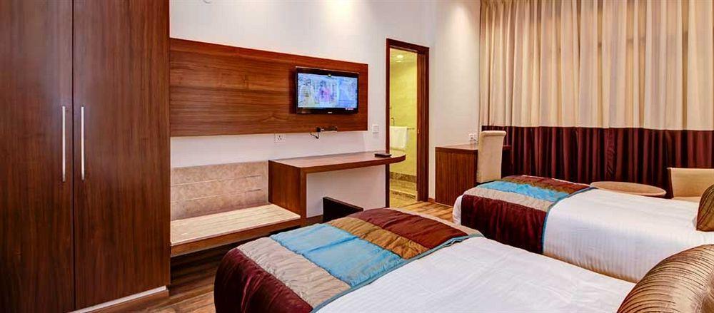 La Sagrita Otel Yeni Delhi Dış mekan fotoğraf