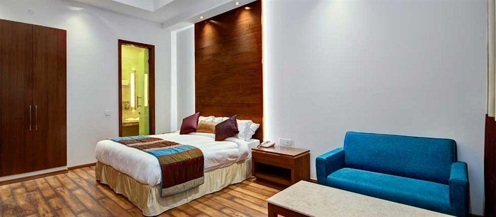 La Sagrita Otel Yeni Delhi Dış mekan fotoğraf