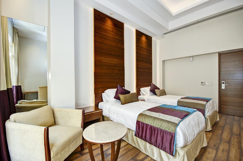 La Sagrita Otel Yeni Delhi Dış mekan fotoğraf