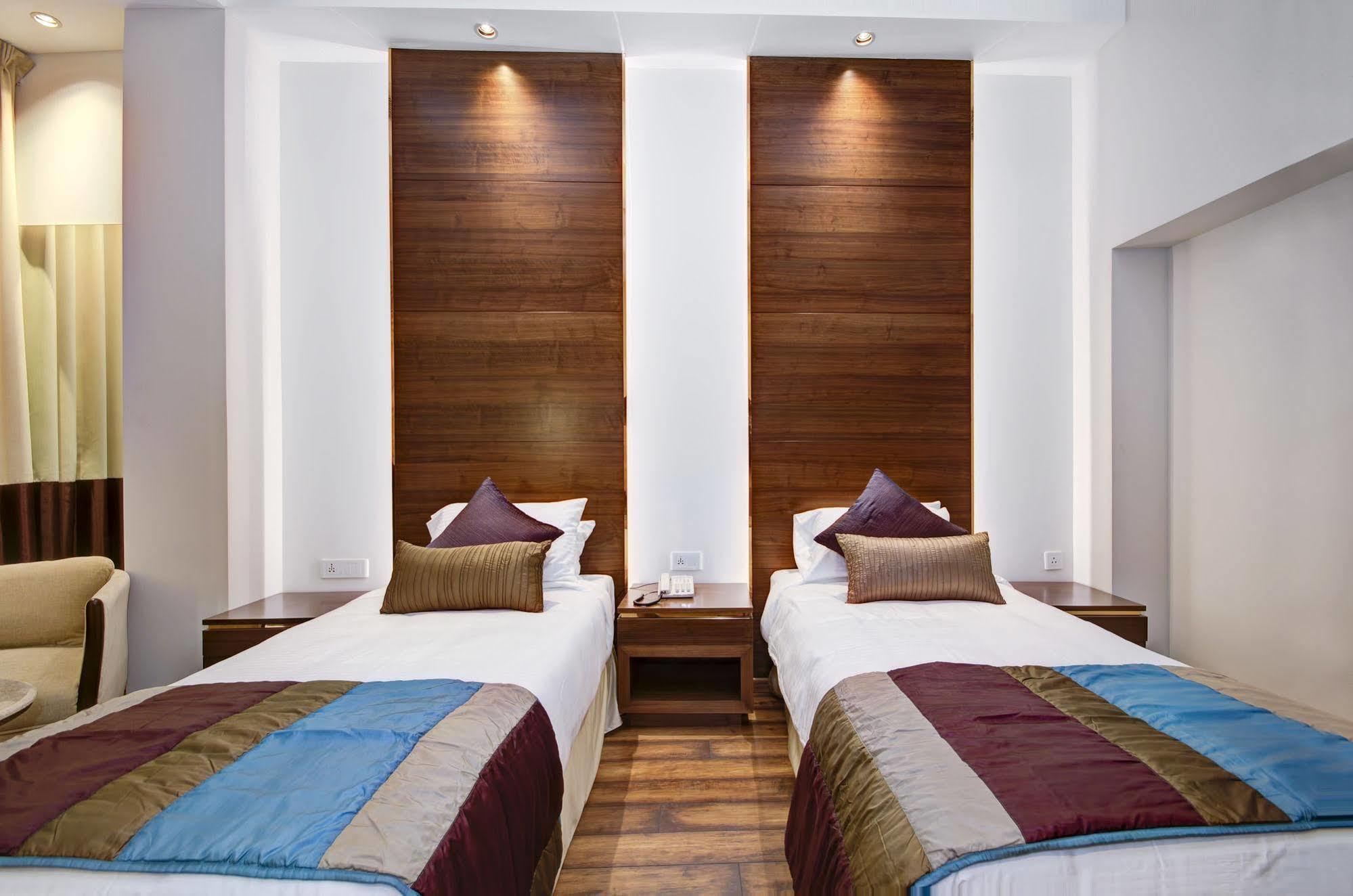 La Sagrita Otel Yeni Delhi Dış mekan fotoğraf